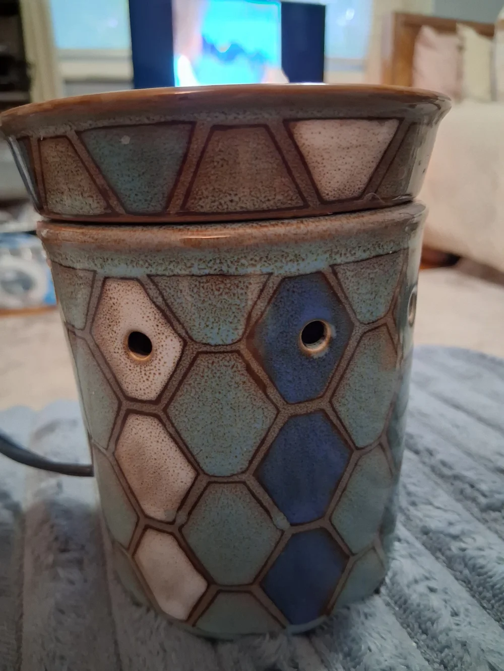 Authentic Scentsy Hexagon Pattern Mid-Size Warmer in Blue, Cream and Green